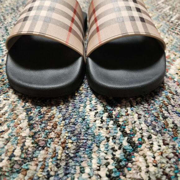 Burberry Men's Black and Tan Slides - Picture 3 of 8